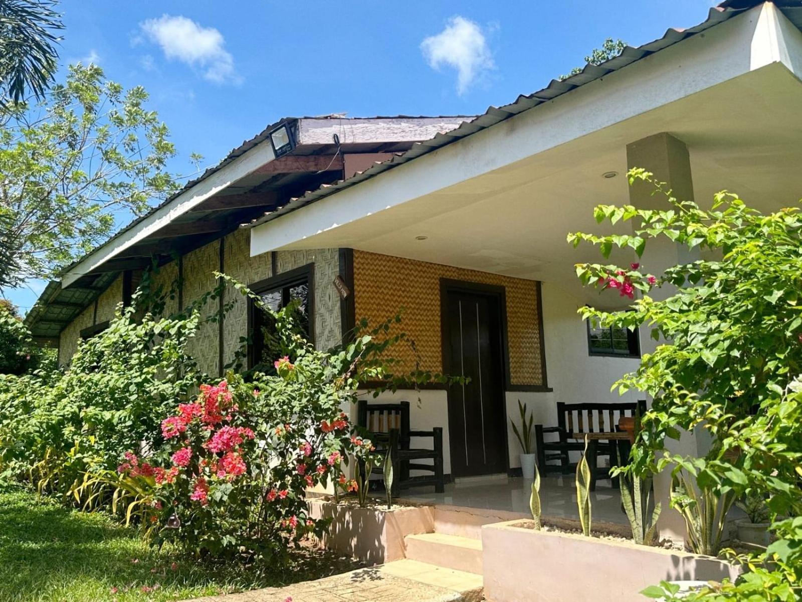 Banlaw Garden Resort Puerto Princesa Exterior foto